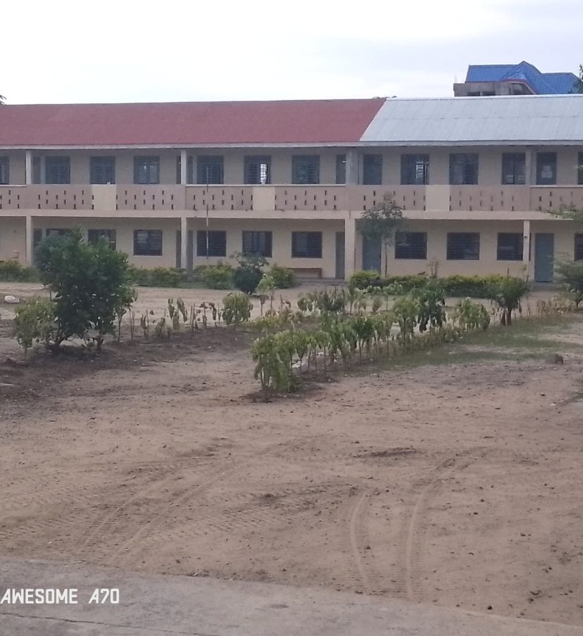 bâtiment et cour du csaj 4